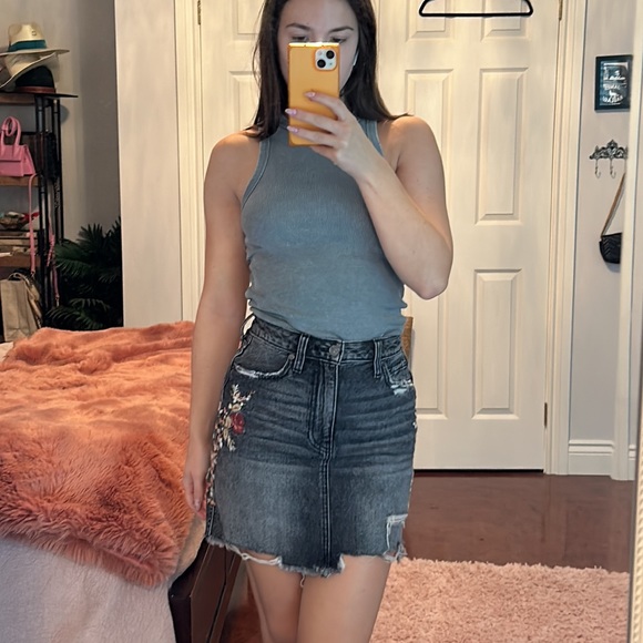 Abercrombie denim skirt with detail - Picture 2 of 9